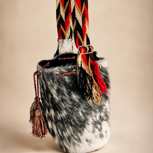 Mochila de Cuero Peludo OS37 con Tira Wayuu | Origeness